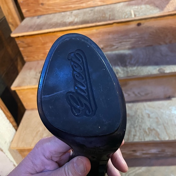 Gucci size 8 1/2 black high heels lightly used - Picture 4 of 6